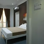 Mascalzone Latino Luxury Πανσιόν